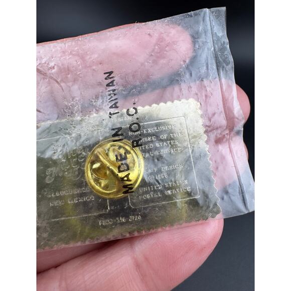 1988 "Thinking of you" Postal Stamp Enamel Pin - Picture 5 of 6